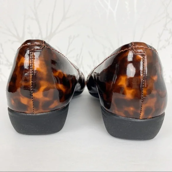 CLARKS Tortoise Shell Print Rounded Toe Loafers 6 - Picture 3 of 9